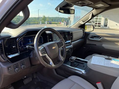 Used 2024 Chevrolet Silverado 1500 LTZ w/ LTZ Premium Package AWD/4WD image 7