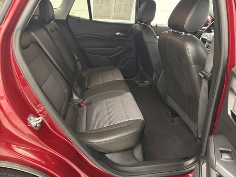 Certified 2025 Chevrolet Trax LT w/ Driver Confidence Package FWD image 24