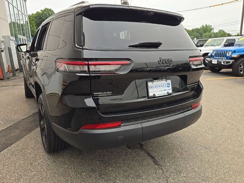 Used 2023 Jeep Grand Cherokee L Limited w/ Luxury Tech Group II AWD/4WD image 7