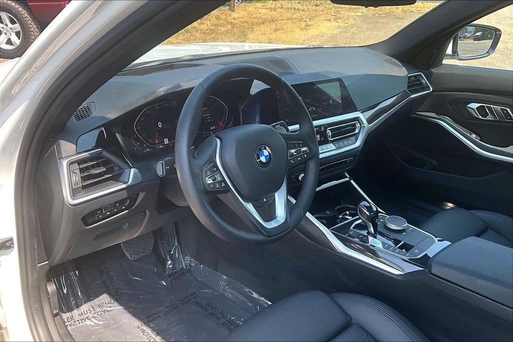 Used 2020 BMW 330i Sedan w/ Premium Package RWD image 17