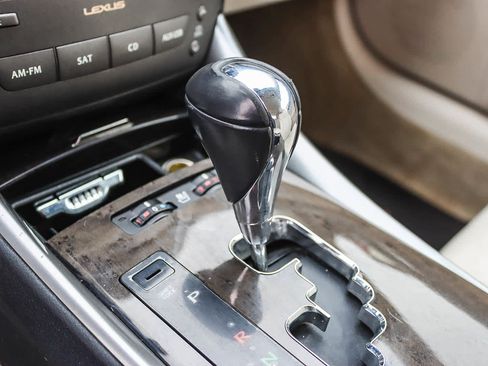 Used 2010 Lexus IS 350C image 18