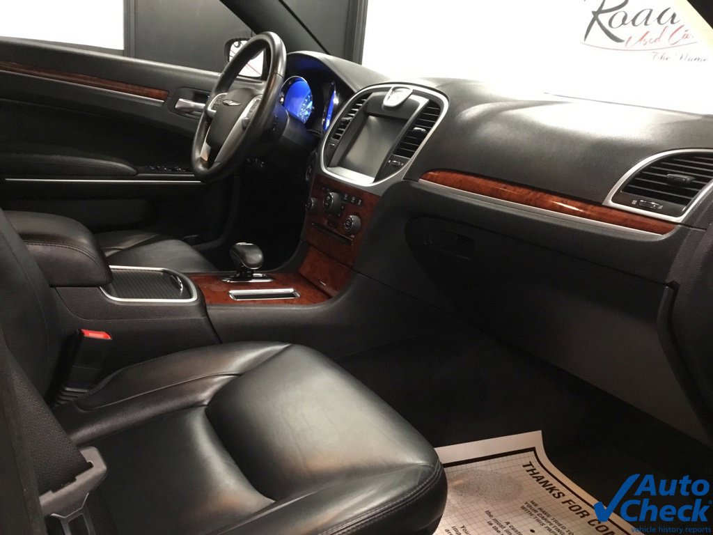 Used 2013 Chrysler 300 AWD w/ Driver Convenience Group image 37