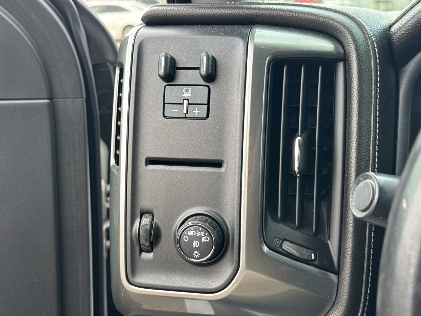 Used 2015 Chevrolet Silverado 1500 LTZ RWD image 25