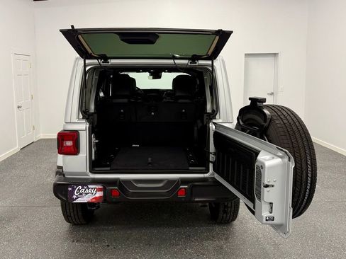 Used 2024 Jeep Wrangler Sahara w/ Technology Group image 11