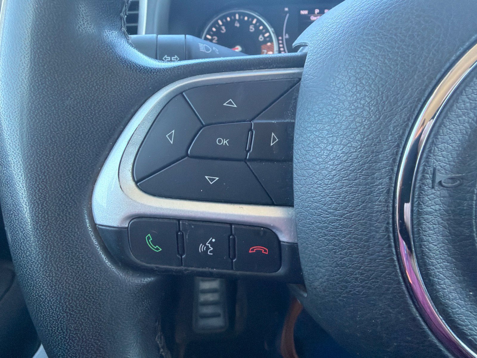 Used 2020 Jeep Renegade Latitude FWD image 20