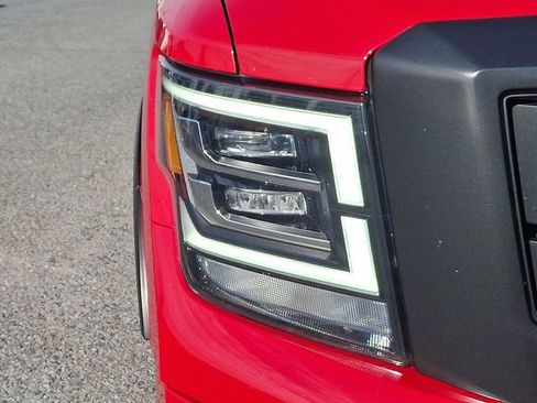 Used 2022 Nissan Titan PRO-4X w/ Pro-4x Convenience Package AWD/4WD image 9
