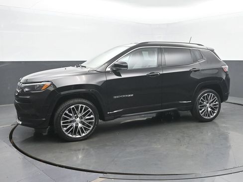 Used 2022 Jeep Compass Limited w/ Elite Group AWD/4WD image 2