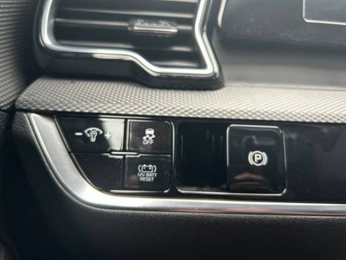 Used 2025 Kia Sportage LX FWD image 21