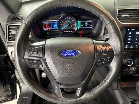 Used 2017 Ford Explorer XLT w/ Equipment Group 202A image 38