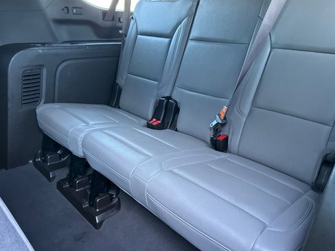 Used 2024 Chevrolet Suburban LT image 19