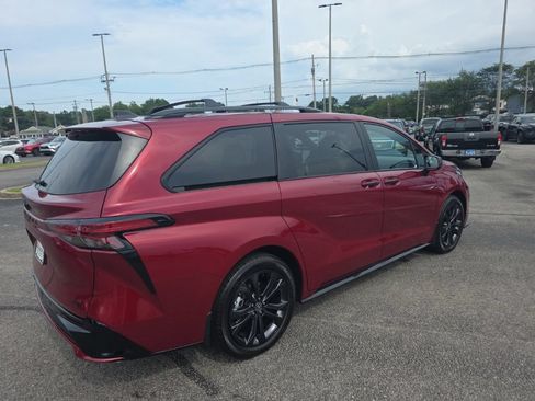 Used 2026 Toyota Sienna XSE FWD image 5