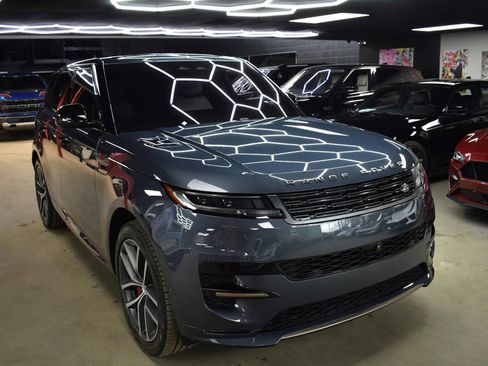 Used 2023 Land Rover Range Rover Sport SE Dynamic image 3