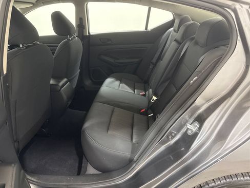 Used 2025 Nissan Altima 2.5 SV FWD image 14