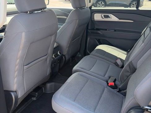 Used 2025 Ford Explorer Active AWD/4WD image 15