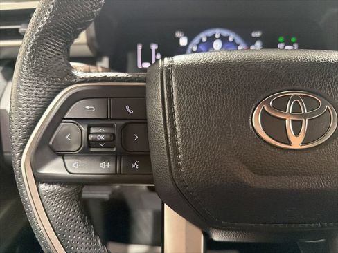 Used 2025 Toyota Tacoma SR5 AWD/4WD image 24