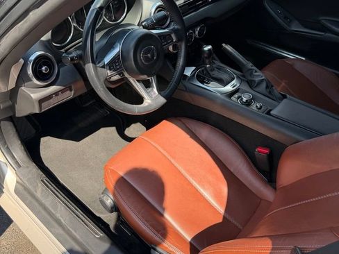 Used 2022 MAZDA MX-5 Miata Grand Touring RWD image 8