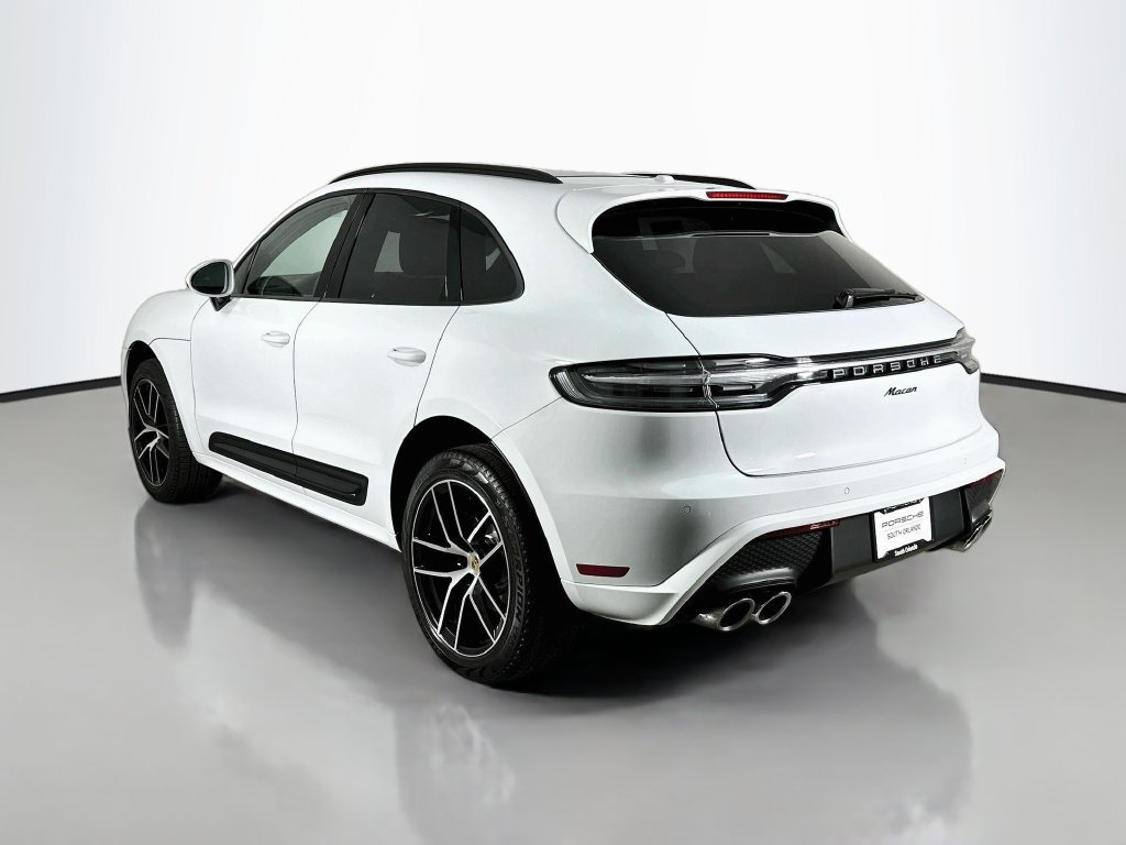 Certified 2025 Porsche Macan AWD/4WD image 3