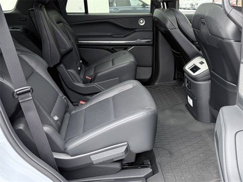 New 2025 Lincoln Navigator Reserve w/ Jet Appearance Package image 11