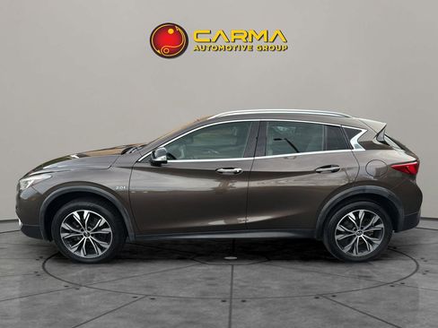 Used 2018 INFINITI QX30 Premium w/ Navigation Package image 3