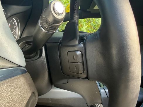 Used 2024 Buick Enclave Essence image 15