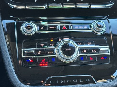 Used 2022 Lincoln Corsair AWD w/ Equipment Group 101A image 9