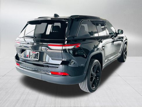 Used 2024 Jeep Grand Cherokee Altitude image 6