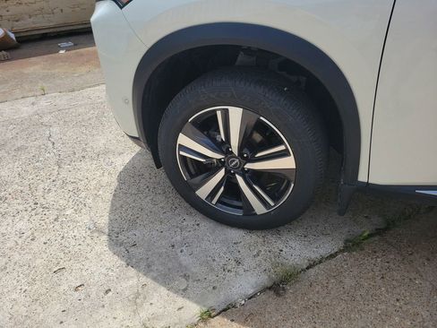 Used 2023 Nissan Rogue Platinum AWD/4WD image 5