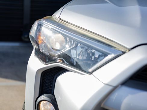 Used 2018 Toyota 4Runner SR5 image 13