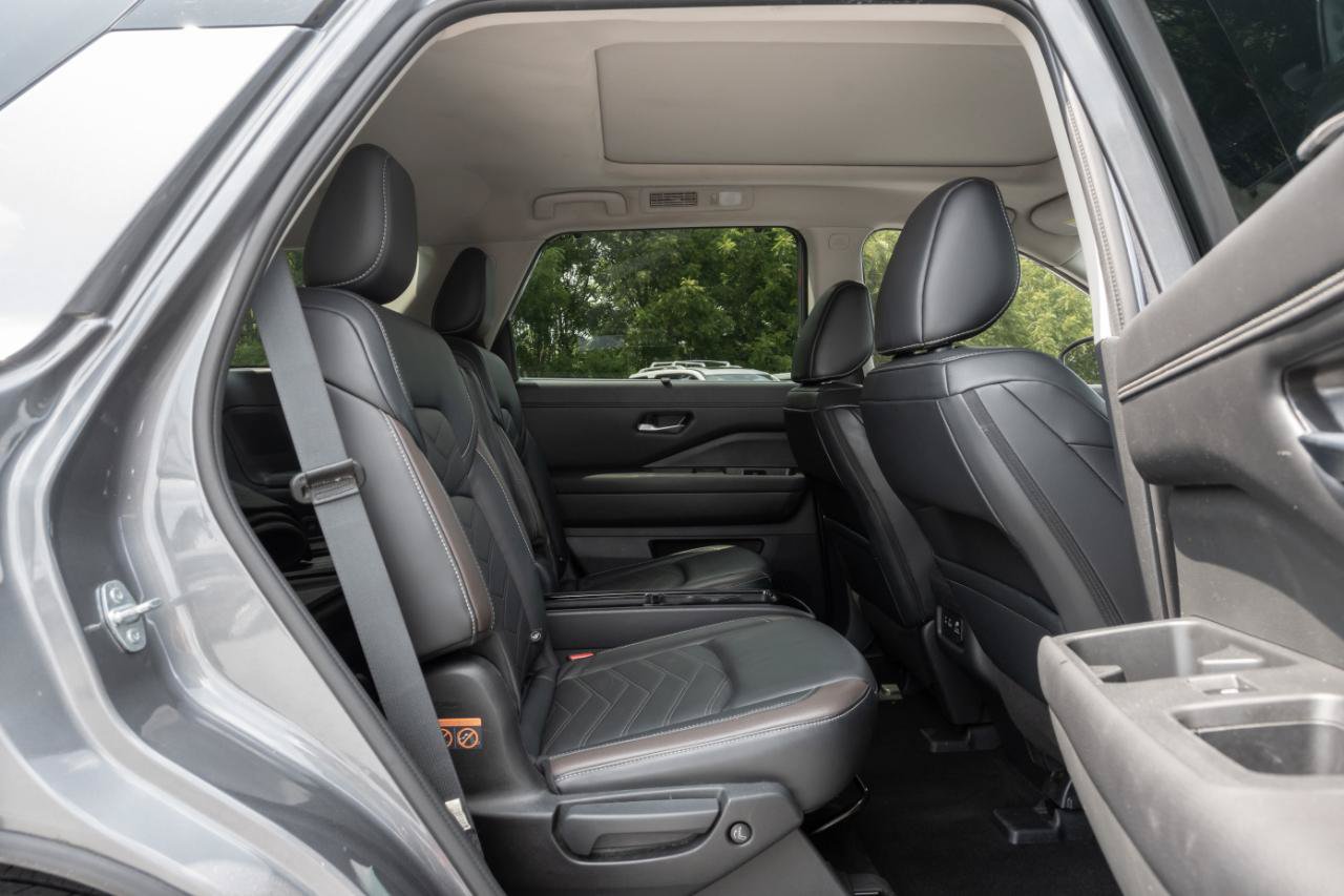 Used 2023 Nissan Pathfinder Platinum AWD/4WD image 30