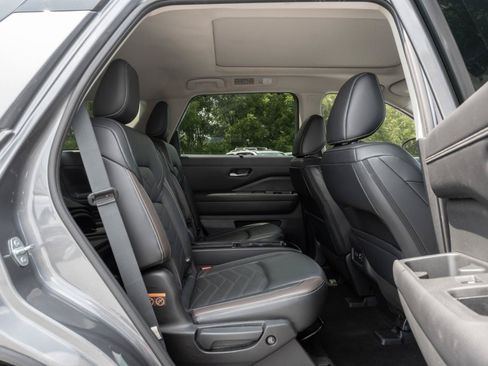Used 2023 Nissan Pathfinder Platinum AWD/4WD image 30