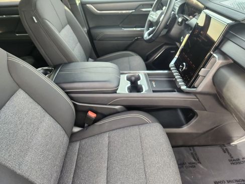 Used 2025 GMC Acadia Elevation image 15