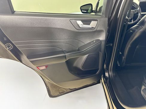 Used 2025 Ford Escape Platinum image 18