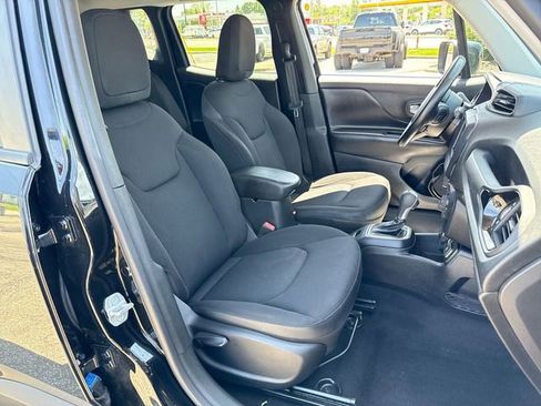 Used 2018 Jeep Renegade Altitude AWD/4WD image 25