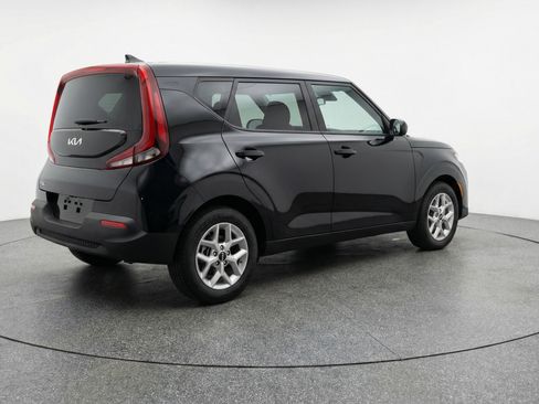Used 2025 Kia Soul LX w/ LX Technology Package FWD image 9