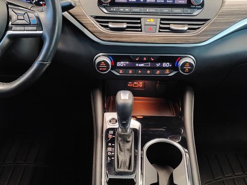 Used 2022 Nissan Altima 2.5 SL FWD image 23
