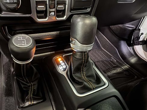 Used 2022 Jeep Wrangler Unlimited Sahara AWD/4WD image 26
