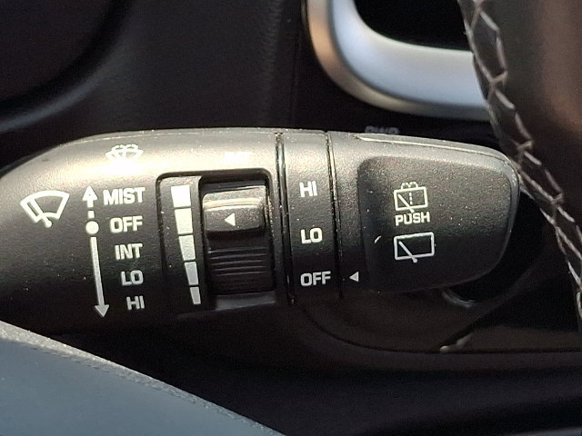 Used 2025 Hyundai Venue SEL FWD image 25