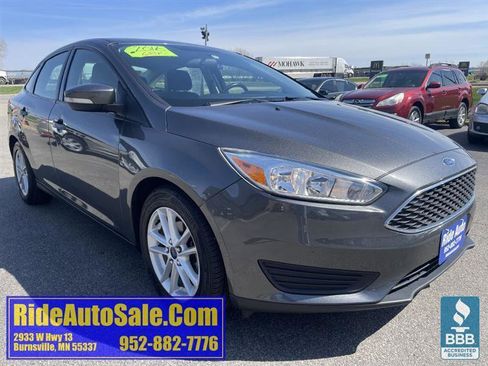 Used 2016 Ford Focus SE w/ SE Cold Weather Package FWD image 3