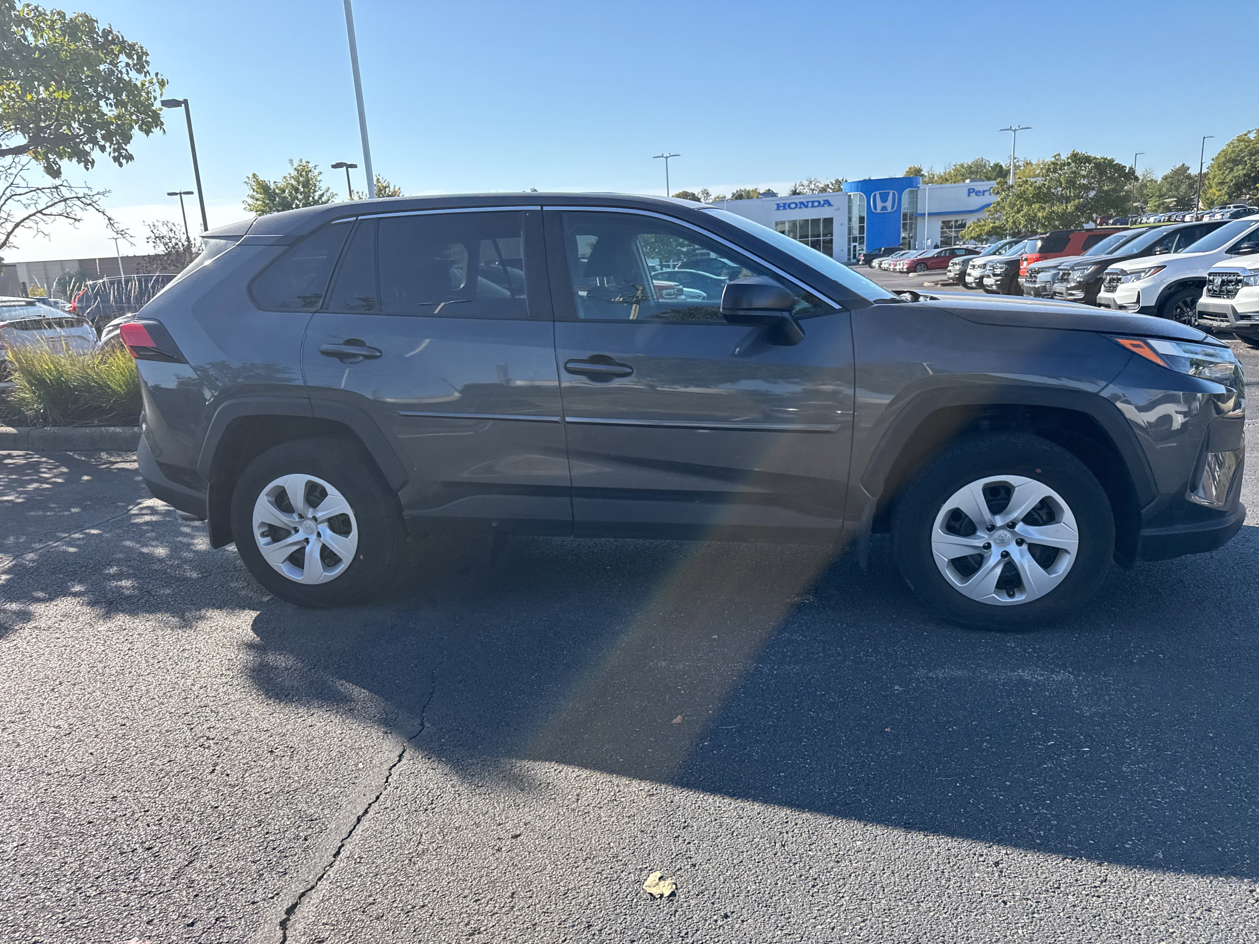 Used 2023 Toyota RAV4 LE AWD/4WD image 23