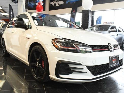 Used 2018 Volkswagen GTI SE w/ SE Leather Package FWD image 3