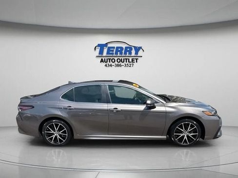 Used 2024 Toyota Camry SE FWD image 1