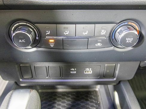 Used 2022 Nissan Frontier SV image 25