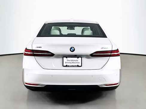 New 2026 BMW 530i xDrive w/ Premium Package image 6