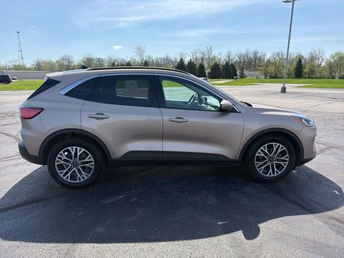 Used 2020 Ford Escape SEL image 9