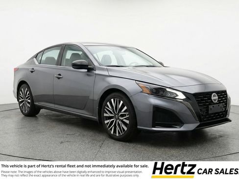 Used 2025 Nissan Altima 2.5 SV image 1