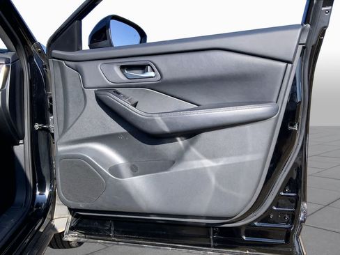 Used 2025 Nissan Rogue SV FWD image 23