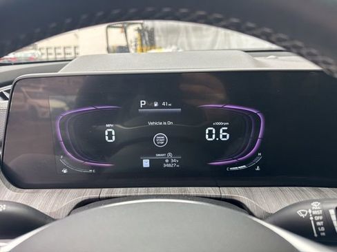 Used 2024 Kia Telluride EX w/ EX Captain's Chair Package image 18