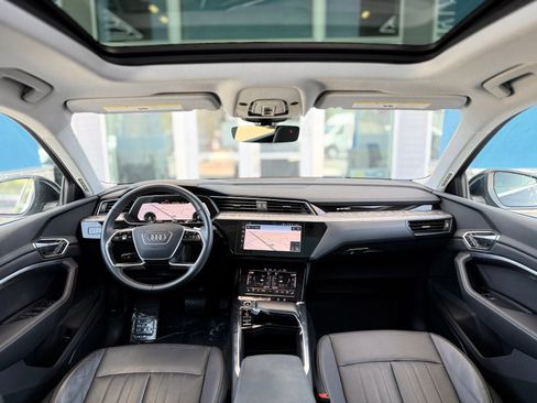 Used 2023 Audi e-tron Premium Plus w/ Premium Plus Package AWD/4WD image 2
