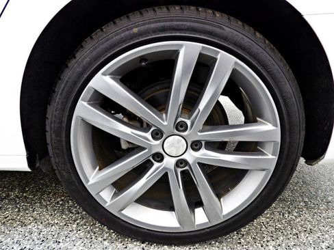 Used 2018 Volkswagen Passat 2.0T R-Line FWD image 19