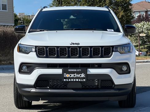 New 2026 Jeep Compass Latitude image 9